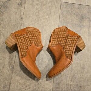 Kelsi Dagger Keenan Leather Boots size 7.5 in cowbow brown orange color